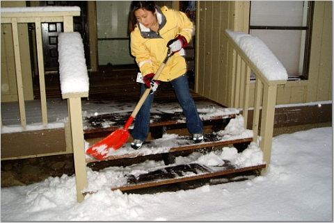 stacy_shovels_snow.jpeg